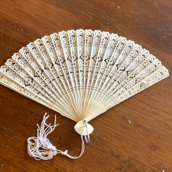Two VINTAGE Japanese Fans - Picture 3 of 14
